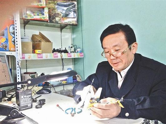玩具壞了沒處修 社區(qū)玩具醫(yī)院每月修復幾百件
