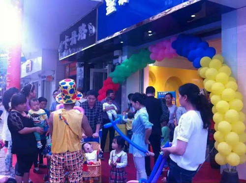 心動嗎？皇家迪智尼玩具店年前生意火爆