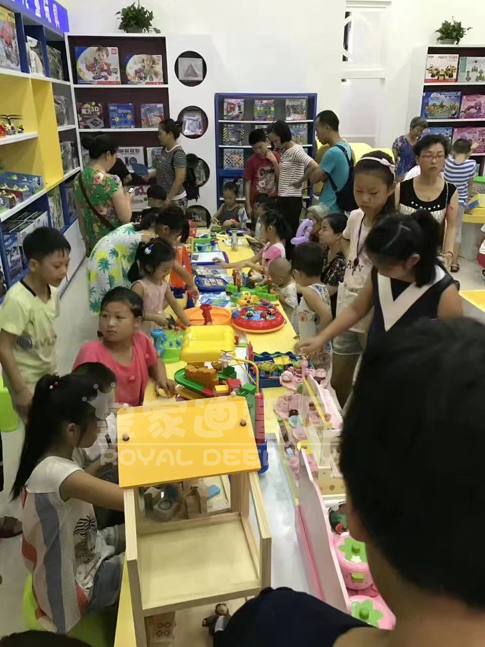 兒童玩具店加盟優(yōu)勢(shì)-玩具店開業(yè)-皇家迪智尼兒童玩具店加盟官網(wǎng)