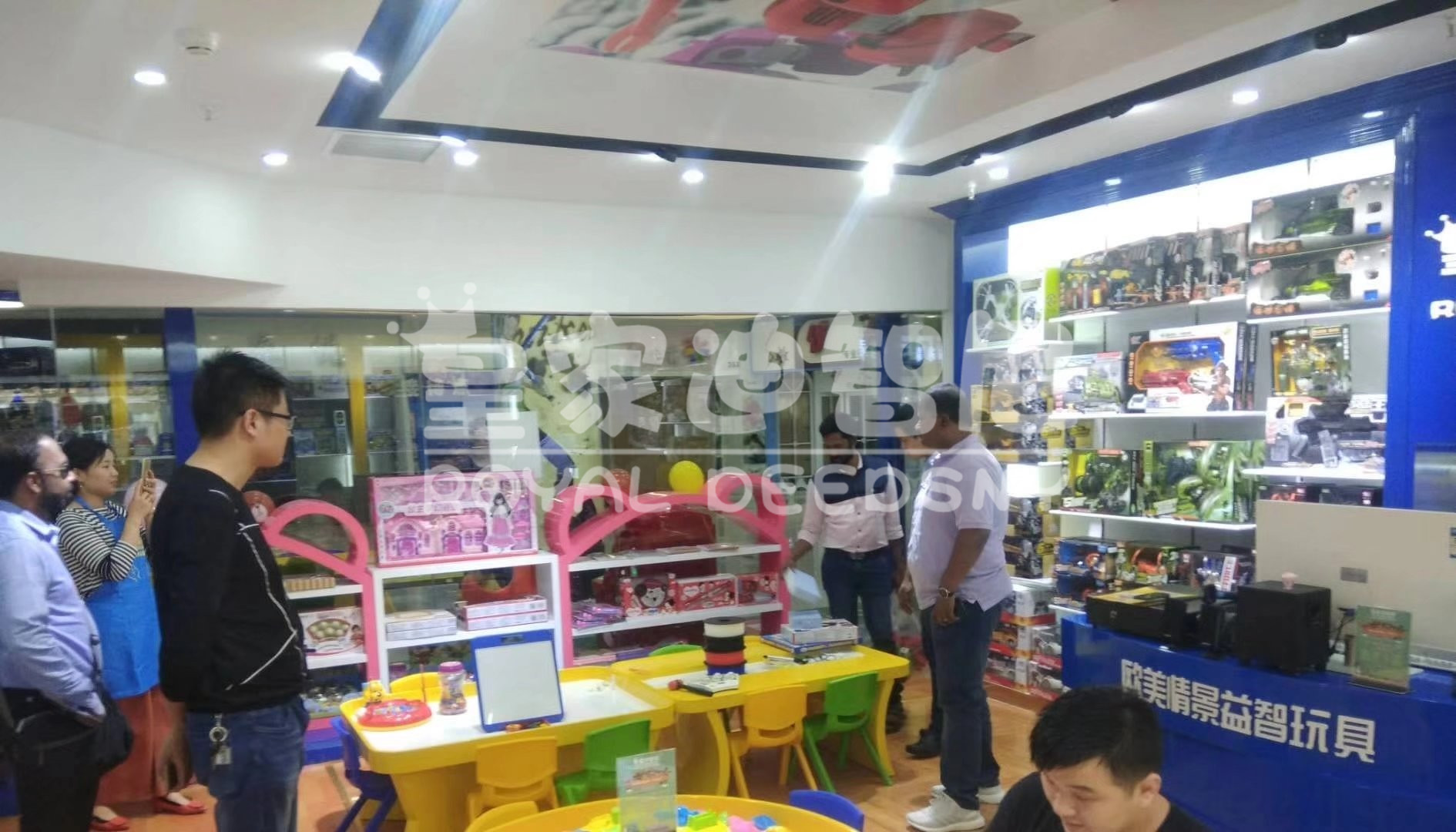 玩具店加盟-玩具店活動(dòng)-皇家迪智尼兒童玩具店加盟官網(wǎng)