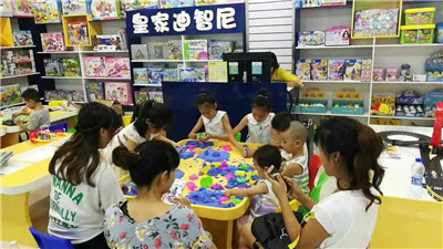 在玩具店怎么選購(gòu)才適合兒童