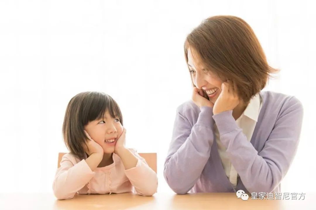 皇家迪智尼 I 孩子太黏媽媽，背后的原因讓你心酸?。?！