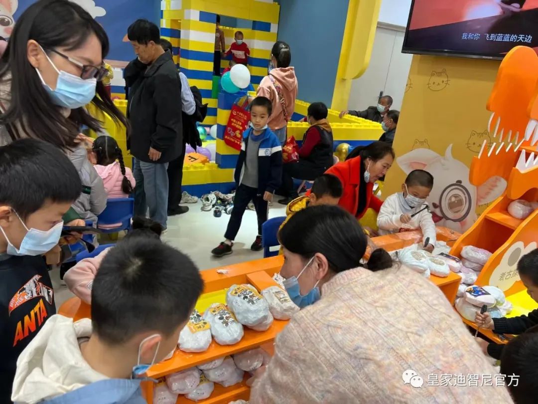 皇家迪智尼 I 孩子“疏遠(yuǎn)”父母的原因，6歲前一定要避免的征兆！