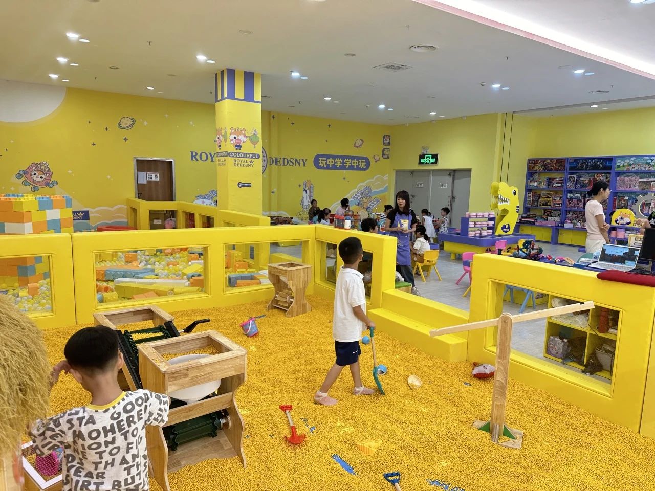 皇家迪智尼 I 室內(nèi)打谷場樂園新體驗(yàn)！