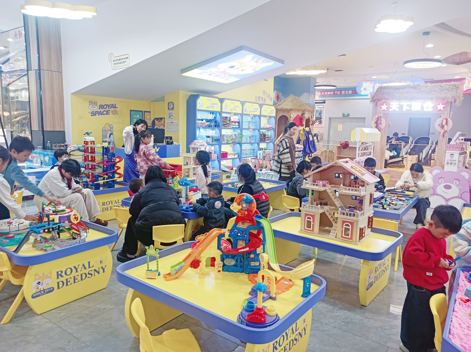 皇家迪智尼 I 兒童玩具樂(lè)園不會(huì)拓客引流，活該窮的明顯！